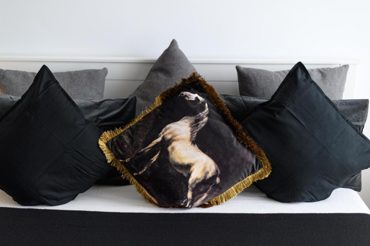 North Artistique - Aviatiei Apartment Bucharest Luaran gambar